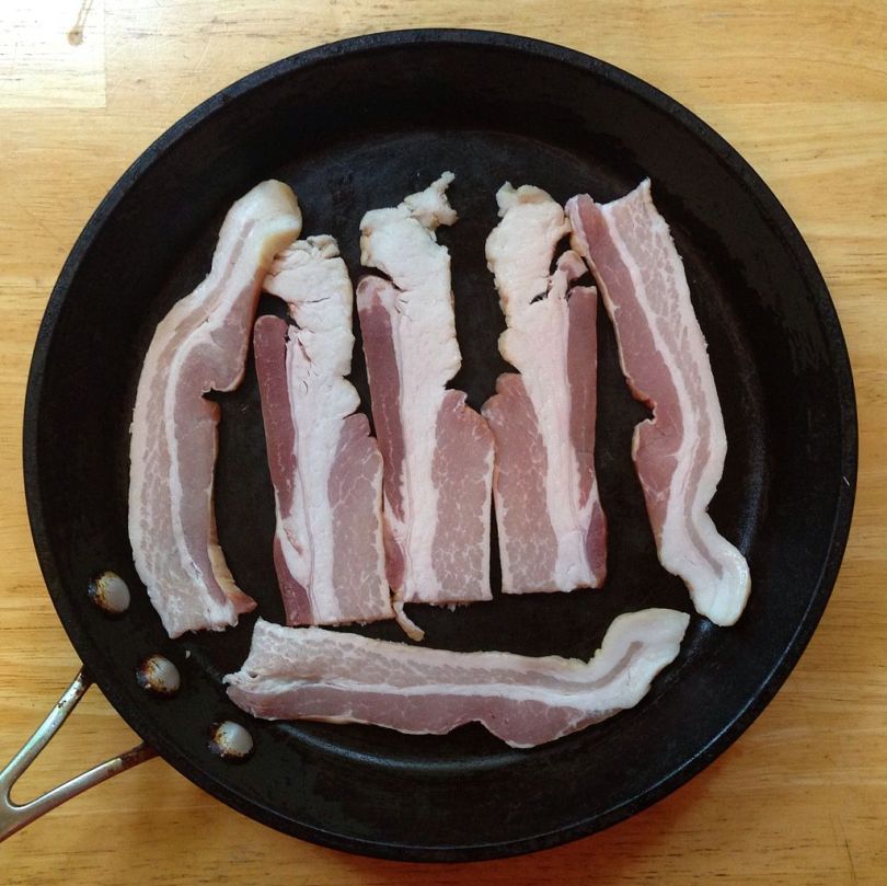 Bacon_in_a_pan